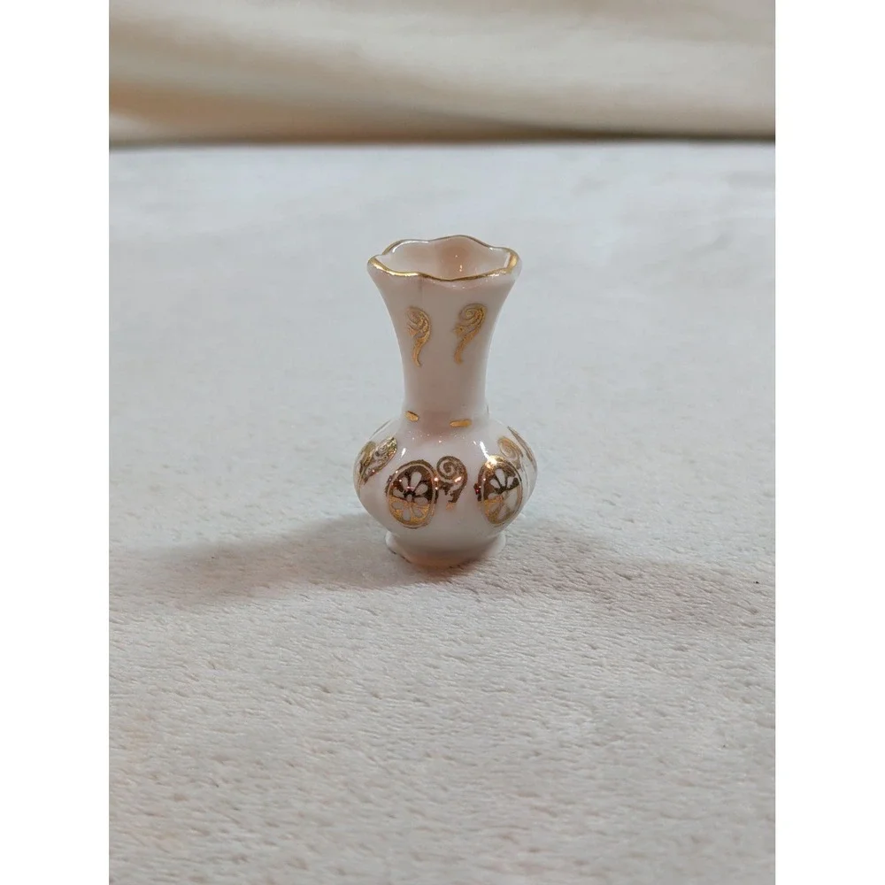 Vintage‎ Miniature Porcelain Bud Vase White Gold Floral Scalloped Rim 2 Inch